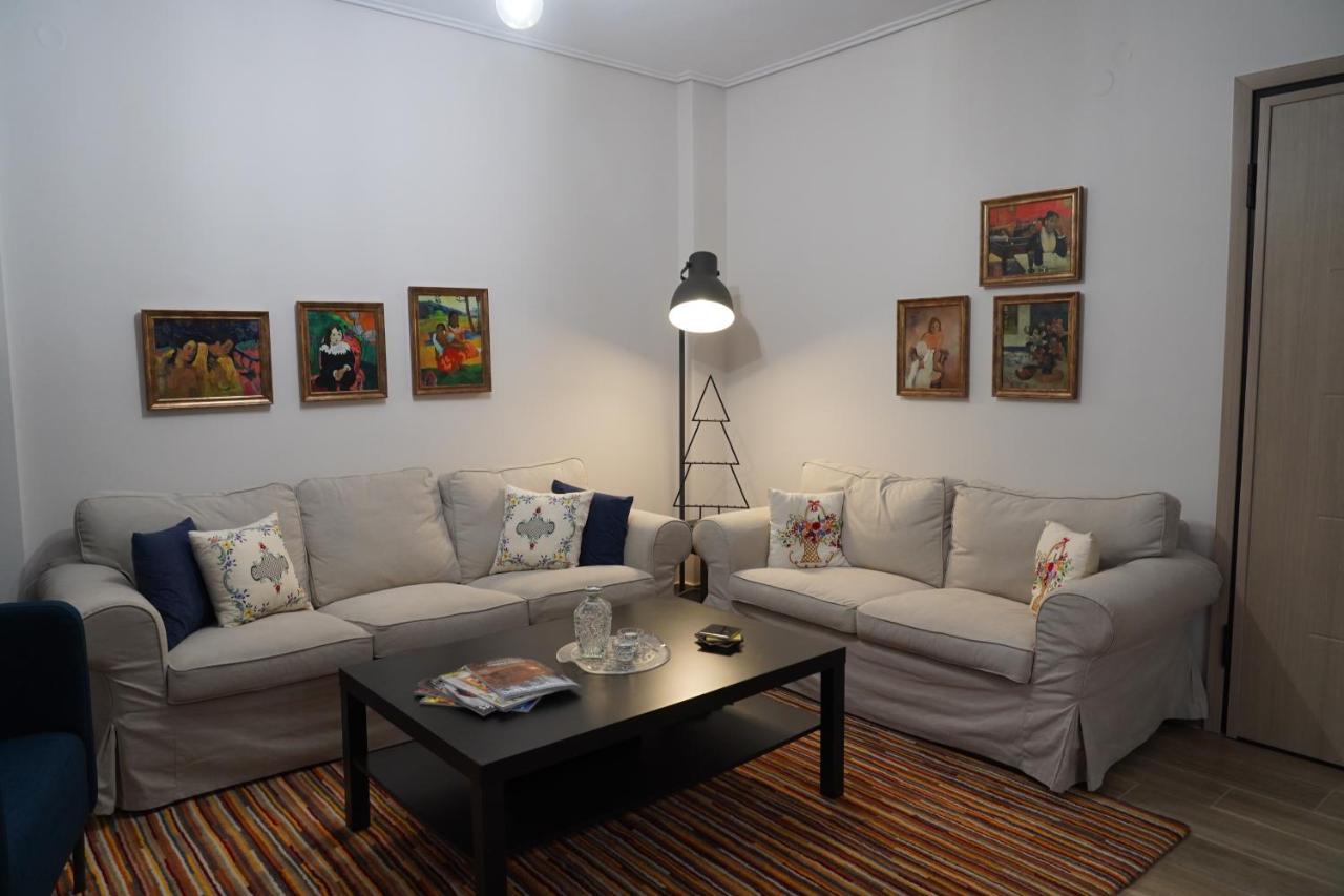 Larissa Downtown Apartment With Parking Exterior photo