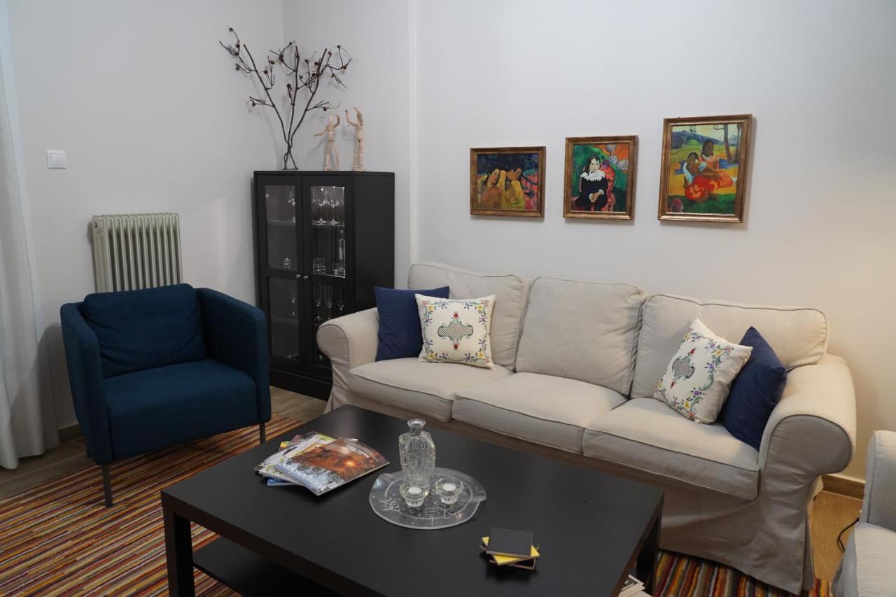 Larissa Downtown Apartment With Parking Exterior photo