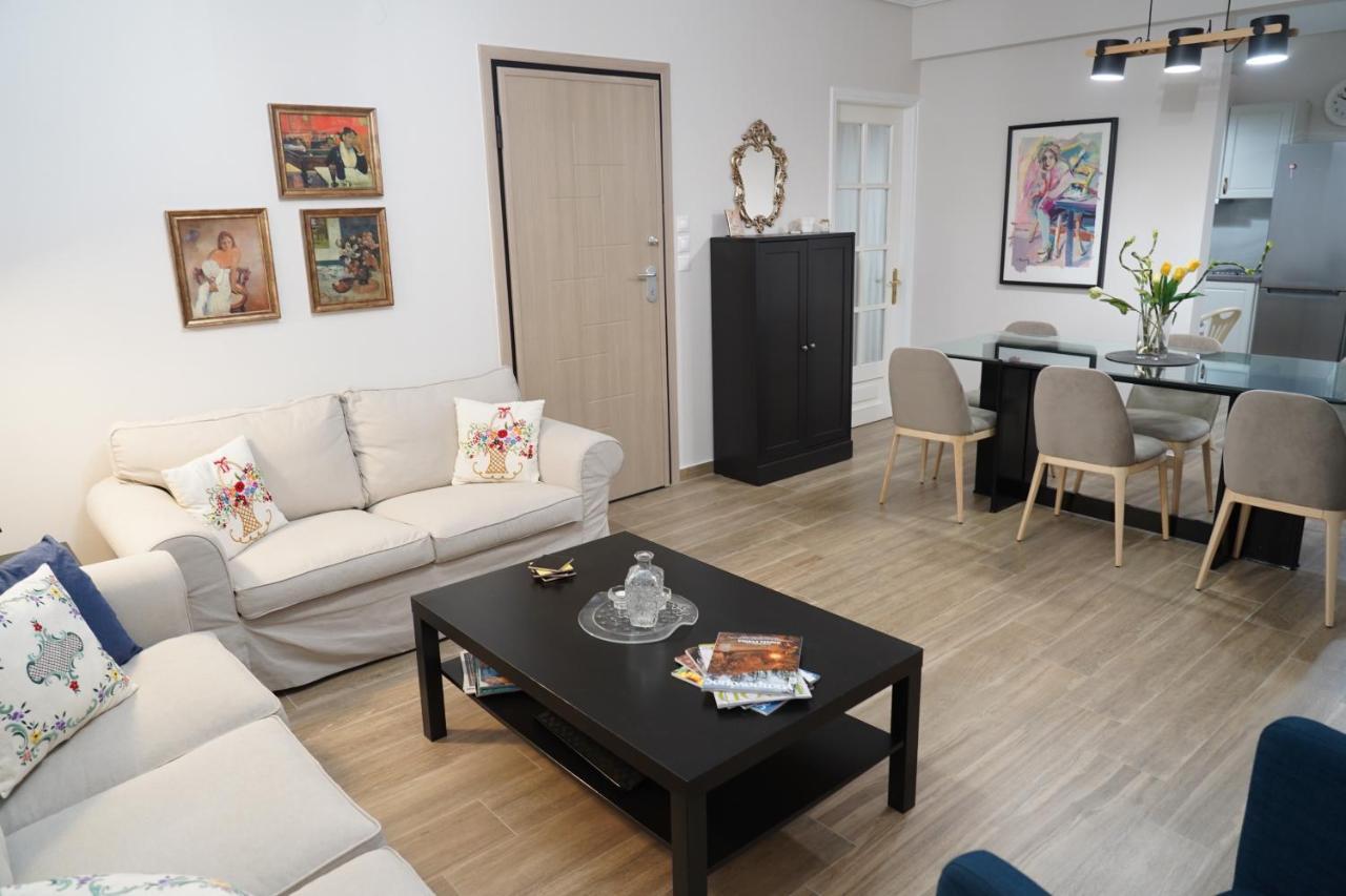 Larissa Downtown Apartment With Parking Exterior photo