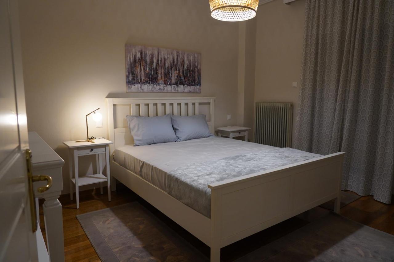 Larissa Downtown Apartment With Parking Exterior photo