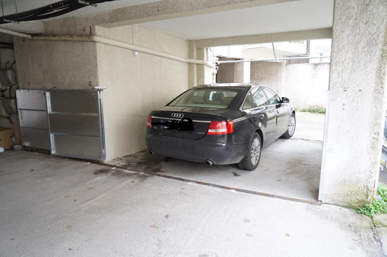 Larissa Downtown Apartment With Parking Exterior photo