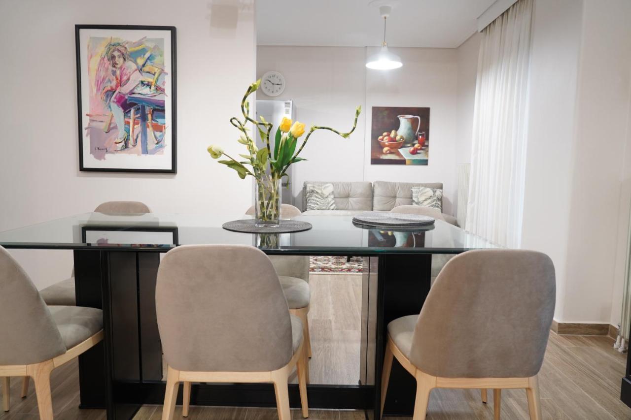 Larissa Downtown Apartment With Parking Exterior photo