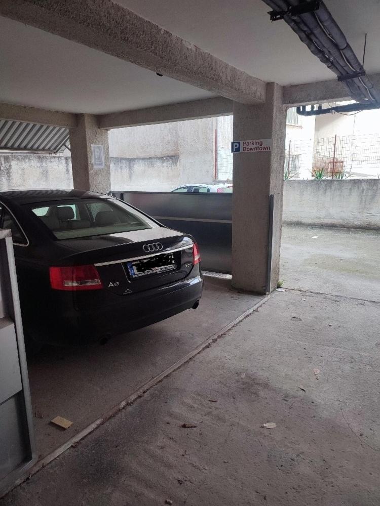 Larissa Downtown Apartment With Parking Exterior photo